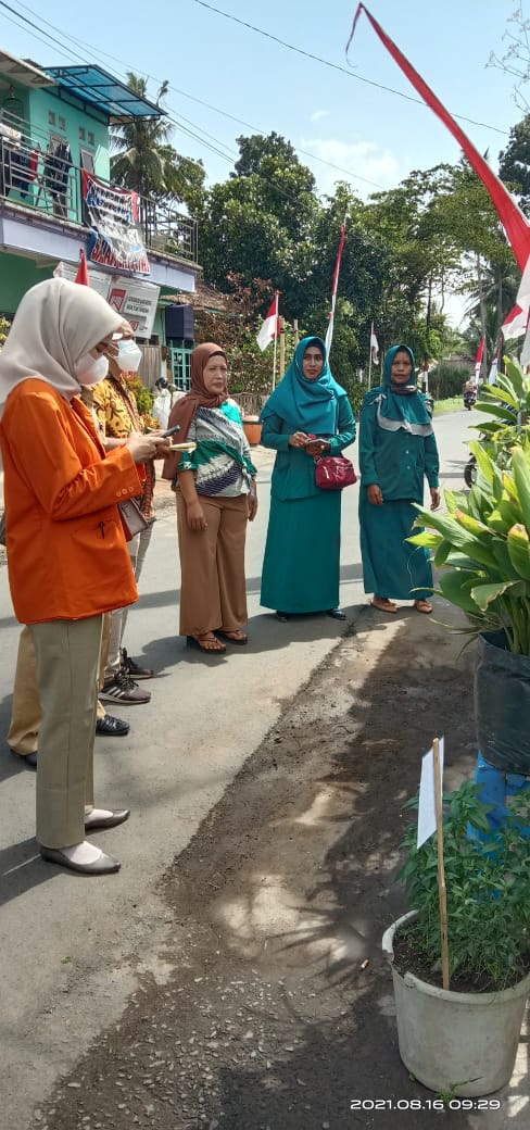 Peringati Kemerdekaan Indonesia ke-76 PKK Desa Talok Gandeng STIKes Kepanjen Adakan lomba TOGA dan Lingkungan Sehat (10)